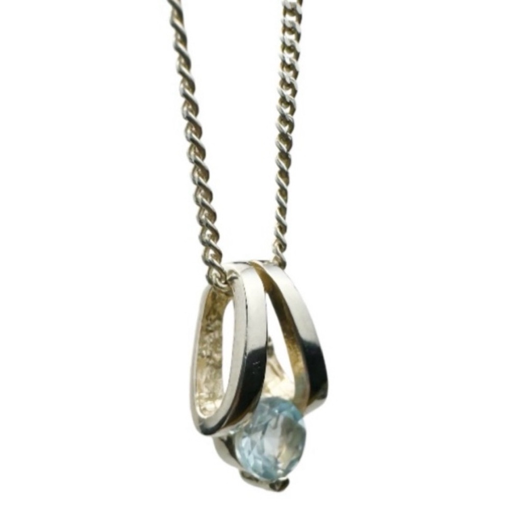 Hallmarked Sterling Silver Aquamarine Pendant & Chain